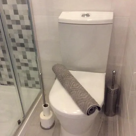 Whome Modern 1-bed With Ac & Private Terrace Apartment *
